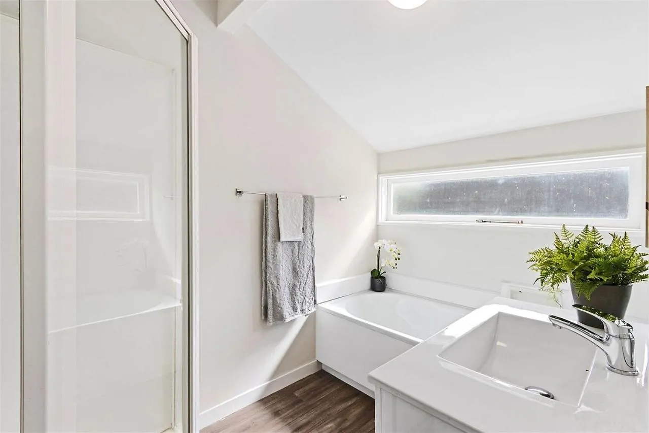 University 3Bdrm House W/ Carpark Christchurch 0*,  Nieuw-Zeeland