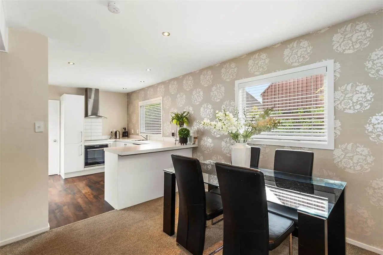 University 3Bdrm House W/ Carpark Christchurch Vakantiehuis